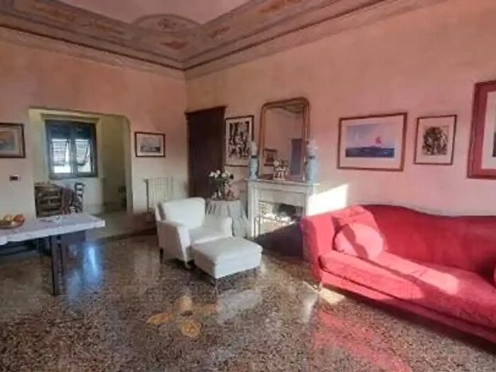 Appartamento con 5 locali in vendita in Pisa