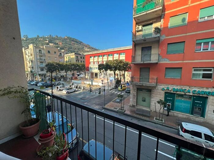 Appartamento quadrilocale in vendita in Via Biagio Assereto, Recco