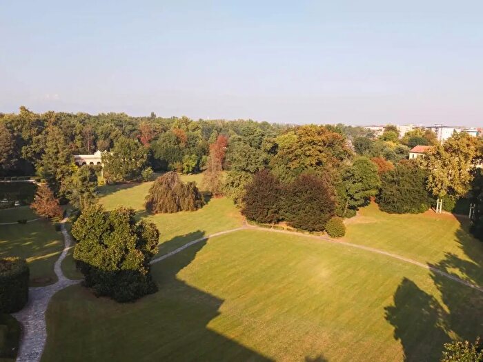 Appartamento con 9 locali in affitto in Via Frisi, Monza