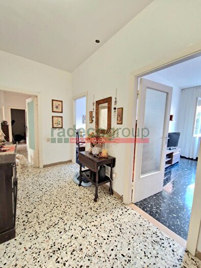 Appartamento con 5 locali in vendita in Via Adriano Cecioni, Livorno