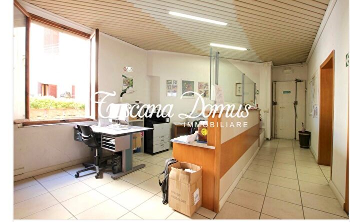 Appartamento con 5 locali in vendita in Vittorio Emanuele II, Siena