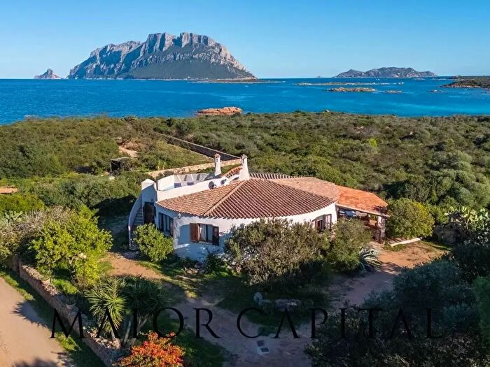 Casa con 10 locali in vendita in Olbia