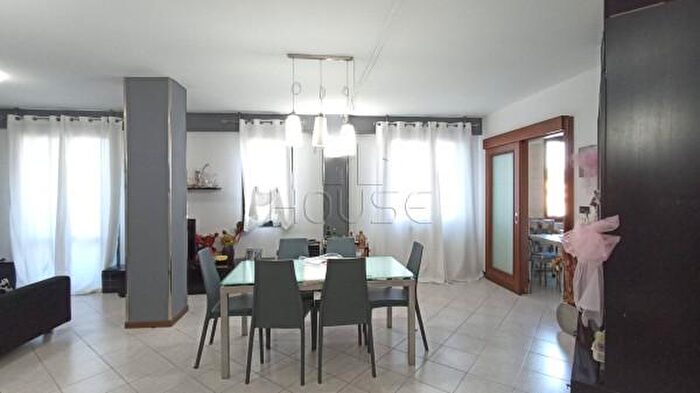 Appartamento trilocale in vendita in Via Luca della Robbia, Citta Di Castello