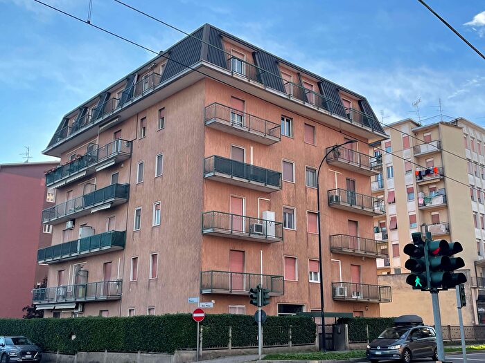 Appartamento trilocale in vendita in Viale dei Mille, Limbiate