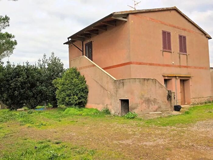 Casa con 7 locali in vendita in Roccastrada