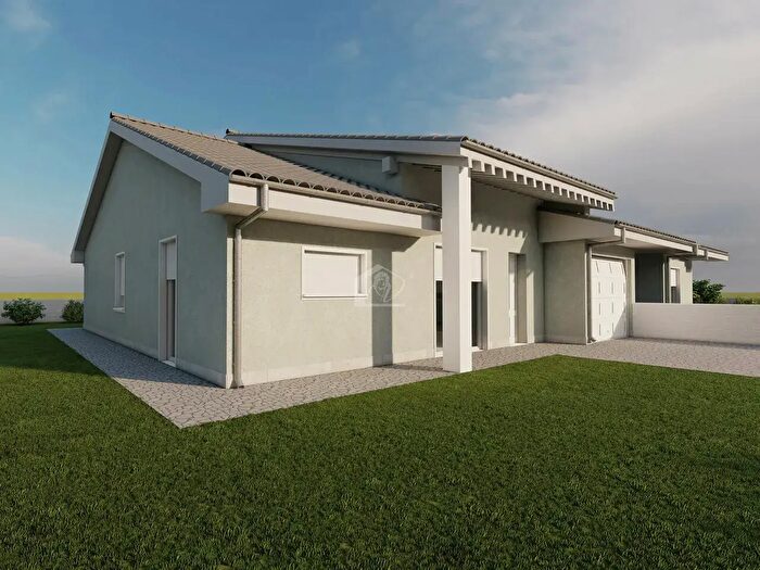 Appartamento con 6 locali in vendita in Suzzara