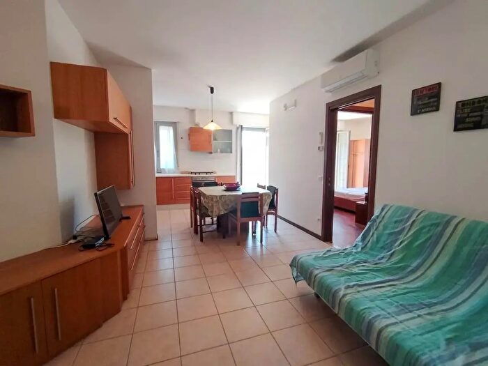 Appartamento trilocale in vendita in Via Podesti, Senigallia