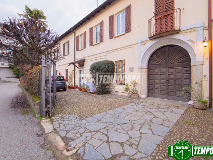 Casa quadrilocale in vendita in Via Albertini, Pavia