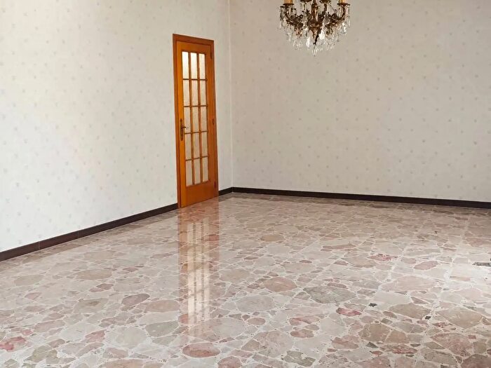 Appartamento con 5 locali in vendita in Catania