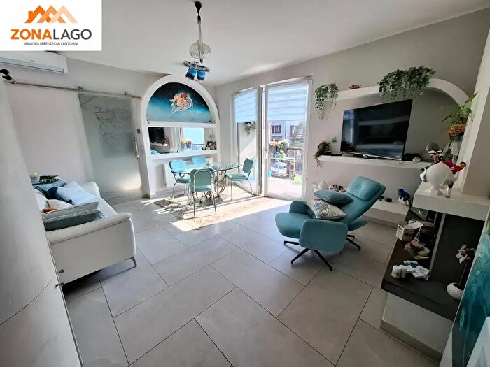 Appartamento trilocale in vendita in Via Pozacher, Sale Marasino