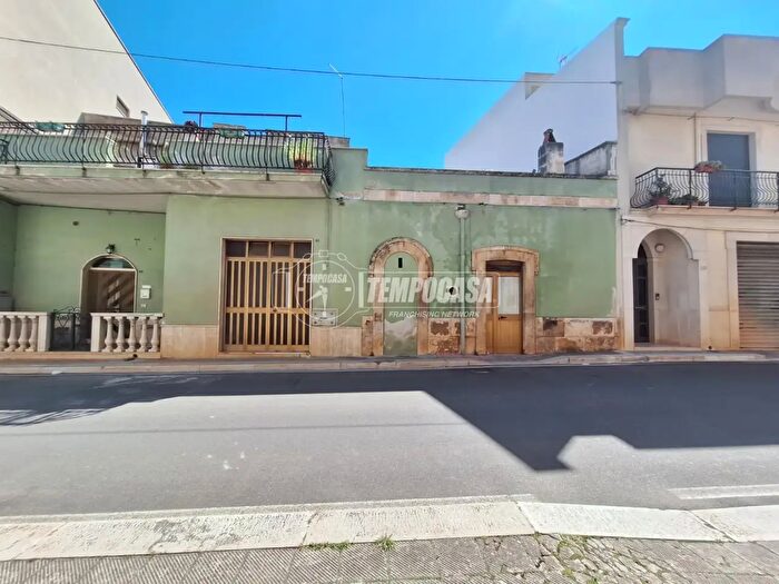 Casa bilocale in vendita in Via Pietro De Donato Giannini, Turi