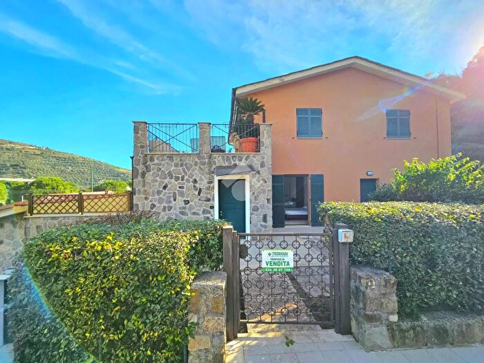 Appartamento bilocale in vendita in Strada per I Piani, Castellaro