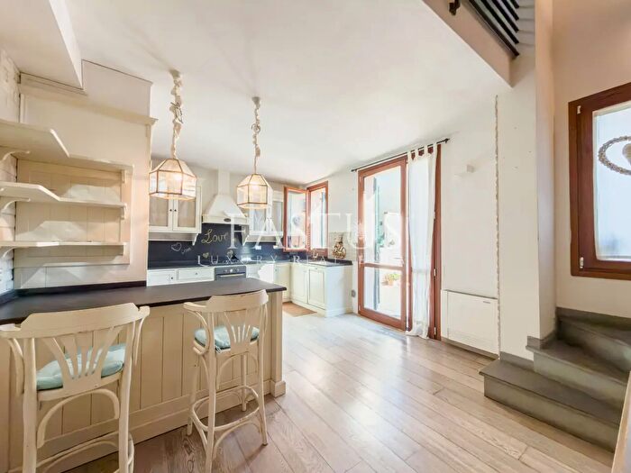 Appartamento con 5 locali in vendita in Via Calvi, Firenze