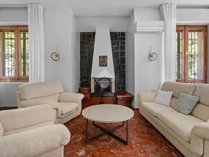 Casa quadrilocale in vendita in Via Tito Schipa, Trezzano Sul Naviglio