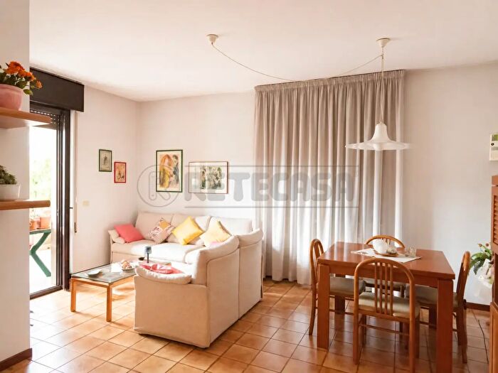 Appartamento con 5 locali in vendita in Via G Donizetti, Caldogno