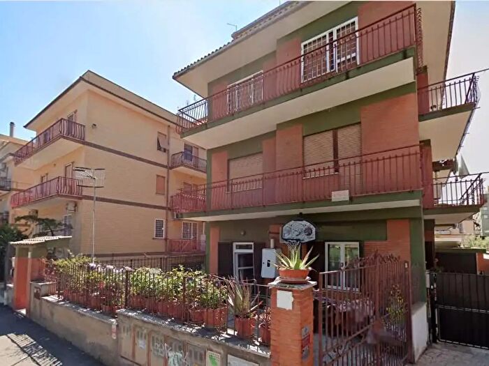 Appartamento trilocale in vendita in Via Alcara LI Fusi, Roma