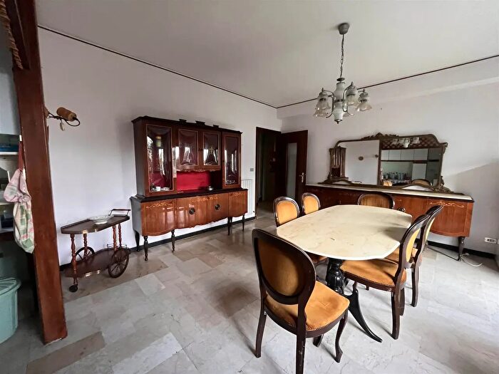 Appartamento con 6 locali in vendita in Vallecrosia