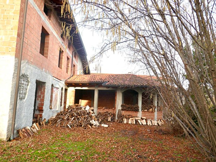 Casa con 6 locali in vendita in Vivaro