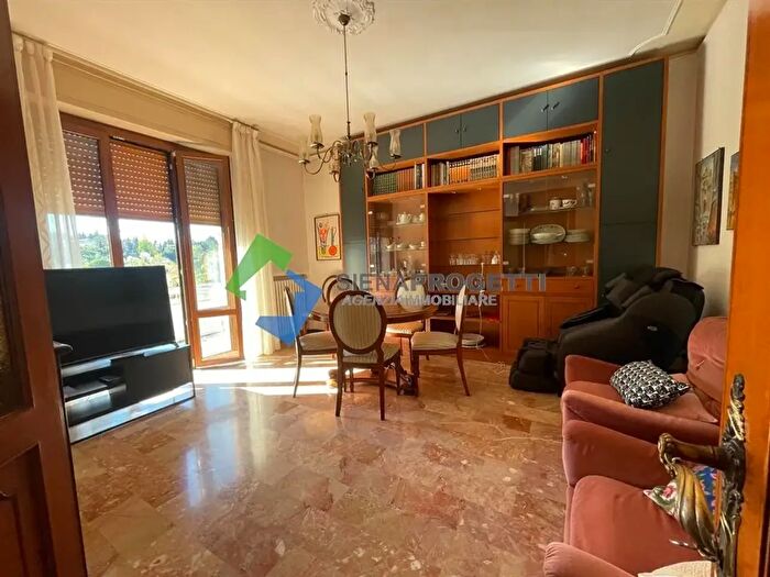 Appartamento con 5 locali in vendita in Via Piscane, Siena