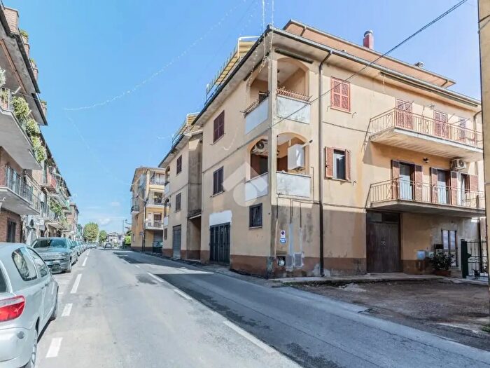 Appartamento con 5 locali in vendita in Via Umberto, Vejano