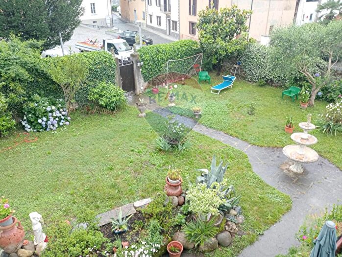 Casa con 8 locali in vendita in Pombia