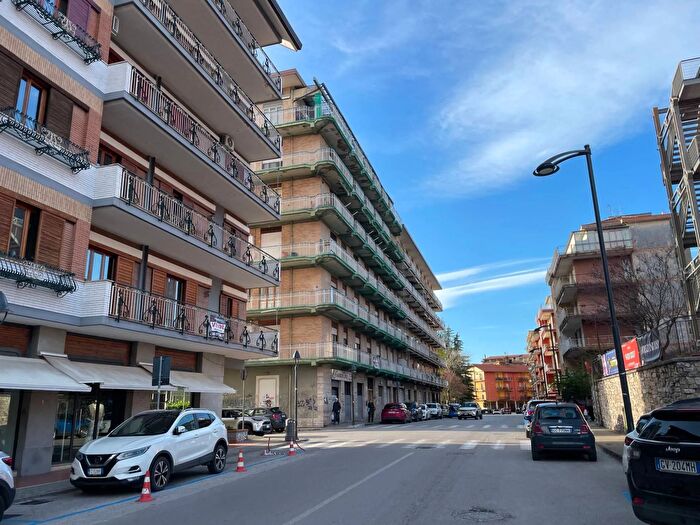 Appartamento quadrilocale in vendita in Via Giordano, Avellino