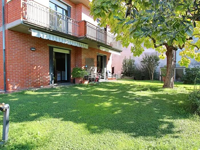 Casa con 11 locali in vendita in Piazza Aldo Moro, Lucca