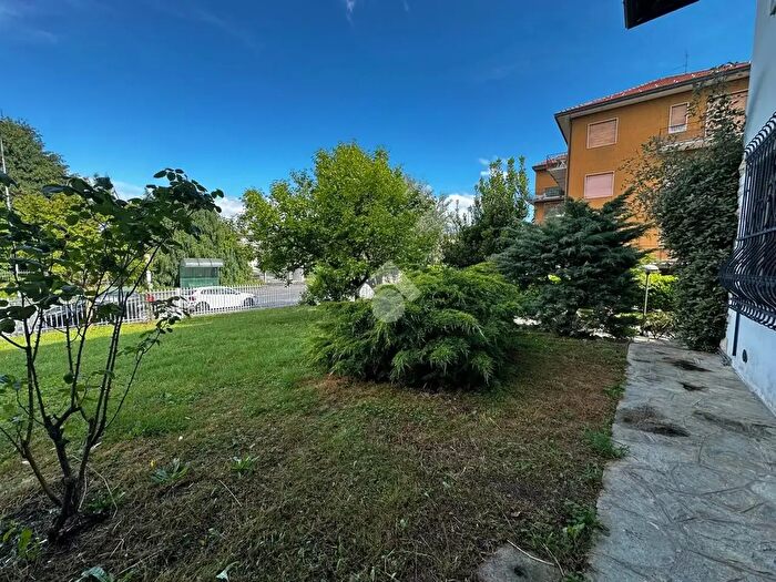 Appartamento quadrilocale in vendita in Via Cavour, Albano Sant'Alessandro
