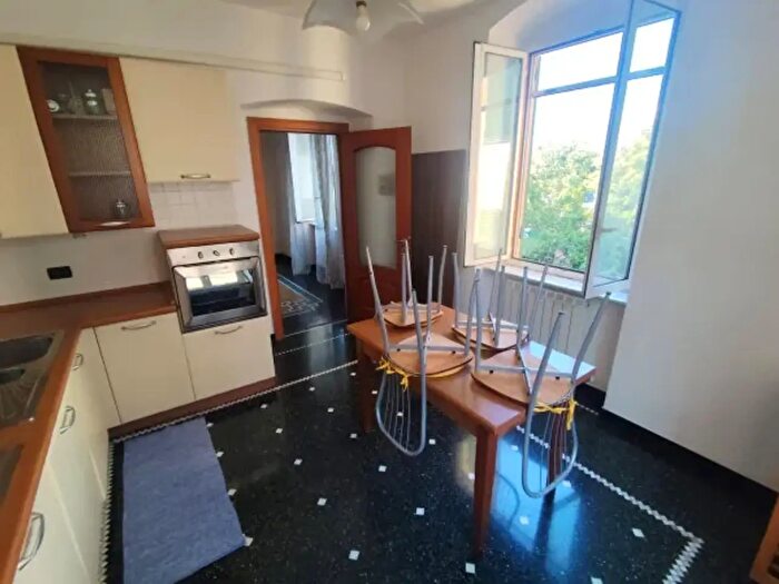 Appartamento quadrilocale in affitto in Via Prà, Genova