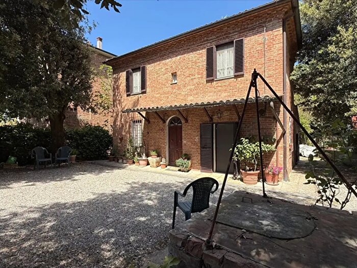 Casa con 7 locali in vendita in Vocabolo Giorgi, Castiglione Del Lago
