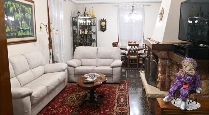 Casa con 7 locali in vendita in San Prospero Via Due Madonne, San Prospero