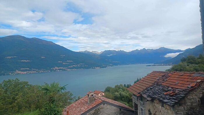 Appartamento trilocale in vendita in Via della Cava Alta, Perledo