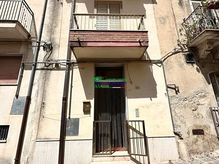 Casa quadrilocale in vendita in Via M Rapisardi, Giarratana