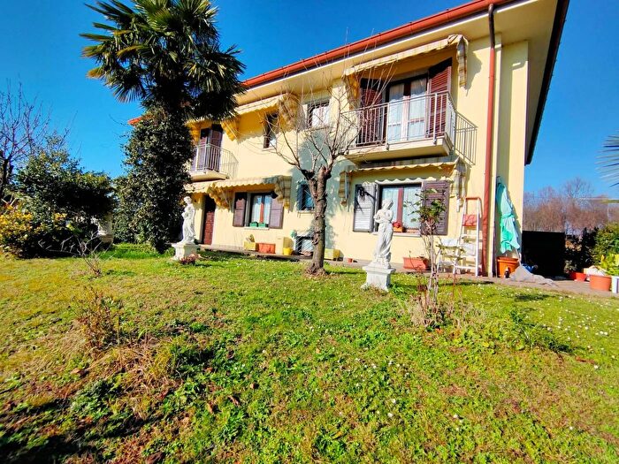 Casa con 8 locali in vendita in Via Venezia San Daniele del Friuli, San Daniele Del Friuli