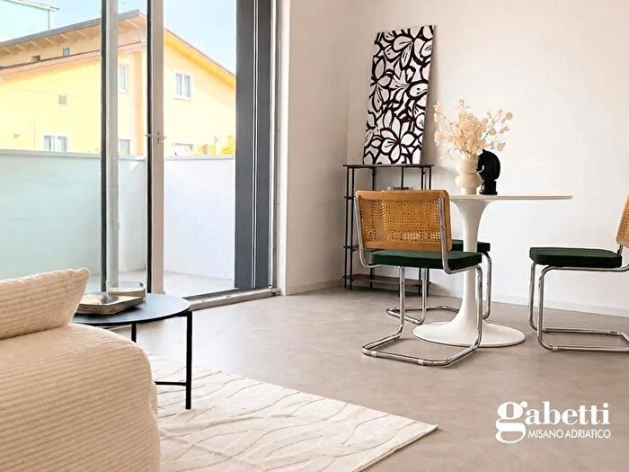 Appartamento trilocale in vendita in Viale Tassoni, Riccione