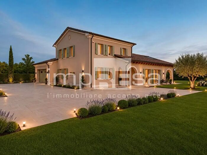 Casa con 18 locali in vendita in Postioma di Paese, Paese