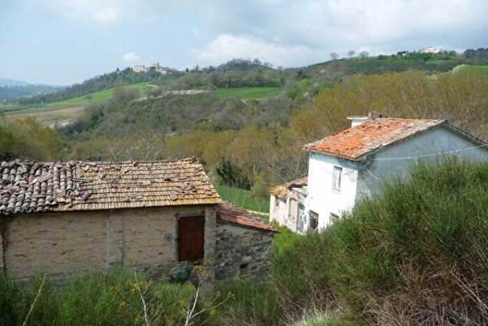 Casa con 6 locali in vendita in San Severino Marche