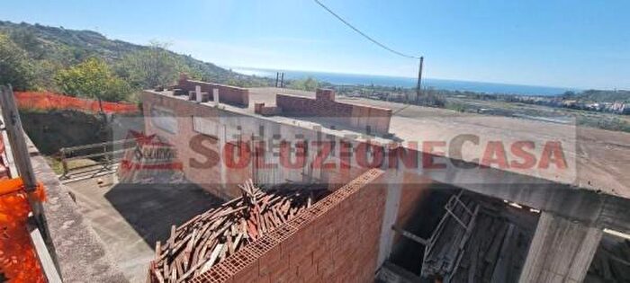 Casa quadrilocale in vendita in Via Grotte SNC, Furci Siculo