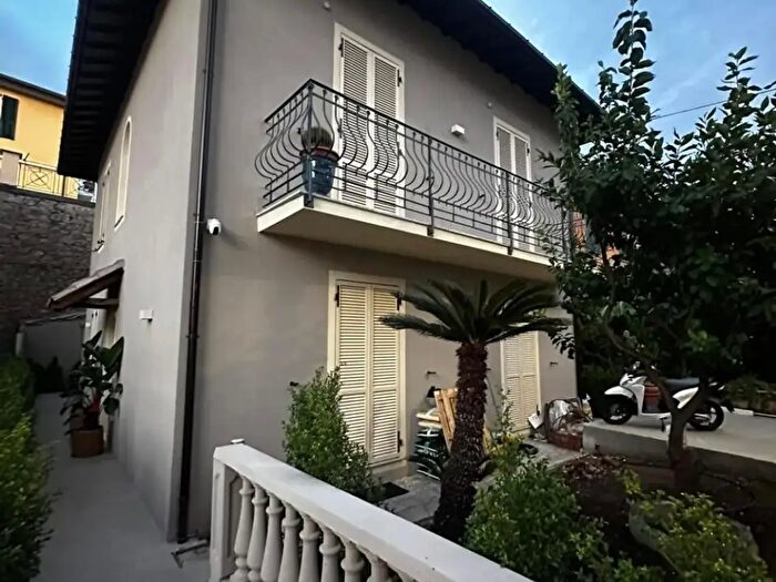 Casa con 9 locali in vendita in Via IV Settembre, Bordighera