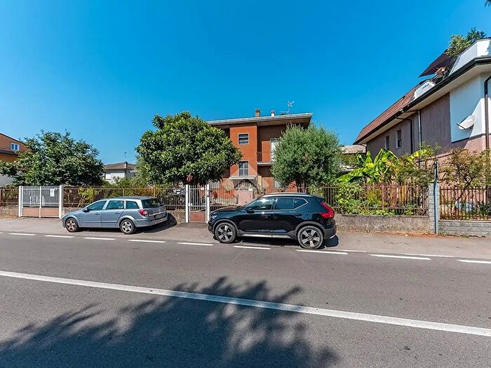Casa trilocale in vendita in Via Marche, Lainate