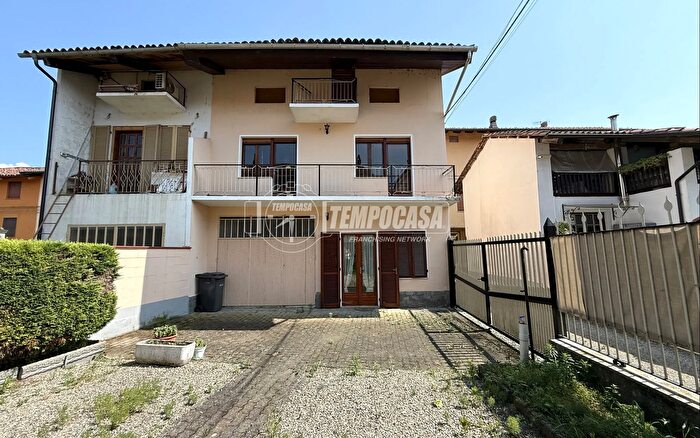 Casa trilocale in vendita in Via Centrale, Strambino