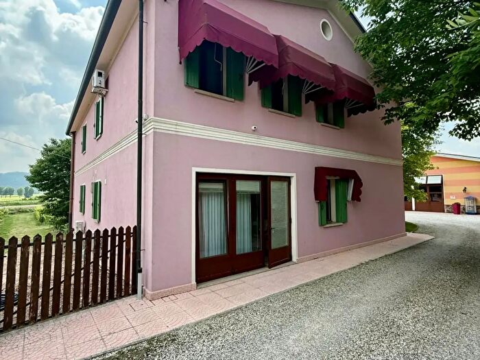 Appartamento bilocale in affitto in Via Pergolette, Lozzo Atestino