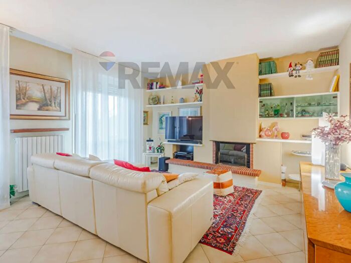 Appartamento quadrilocale in vendita in Via Don Walter Oliva, Parma