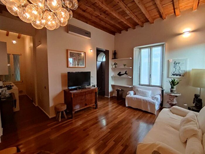 Appartamento trilocale in affitto in Via Vigevano, Navigli Darsena, Milano