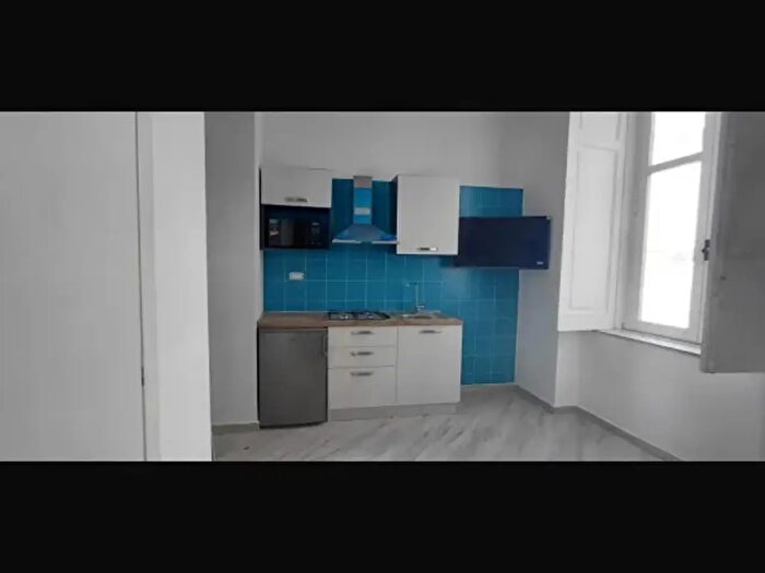 Appartamento monolocale in affitto in Via Guglielmo San Felice, Napoli