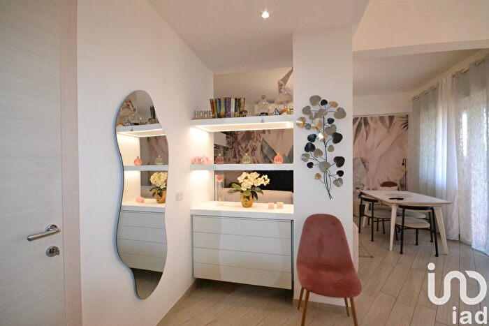 Appartamento trilocale in vendita in Via GF Porrata, Genova