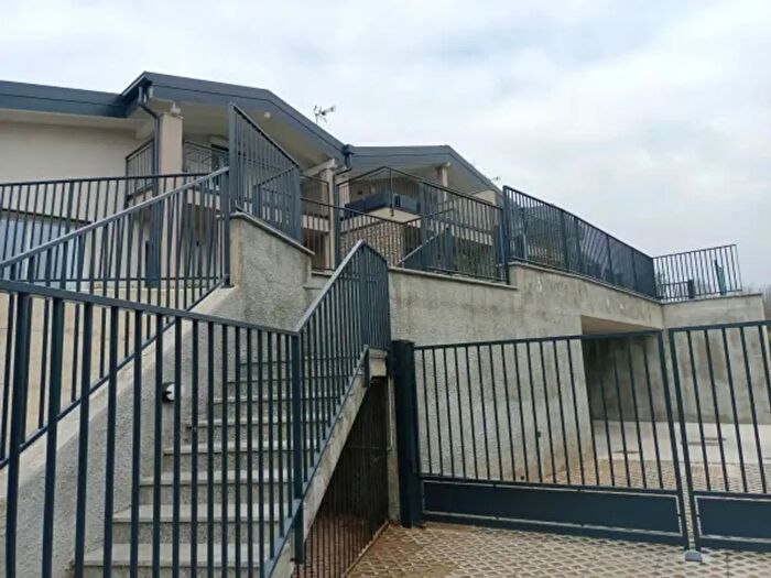 Casa trilocale in vendita in Monguzzo