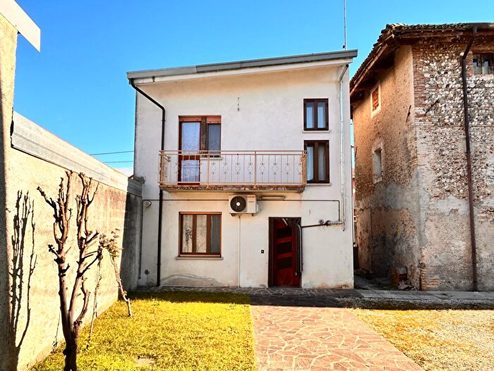 Casa trilocale in vendita in Via Molini, Bertiolo