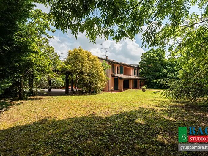 Casa con 9 locali in vendita in Via Castelnuovo Rangone, Formigine