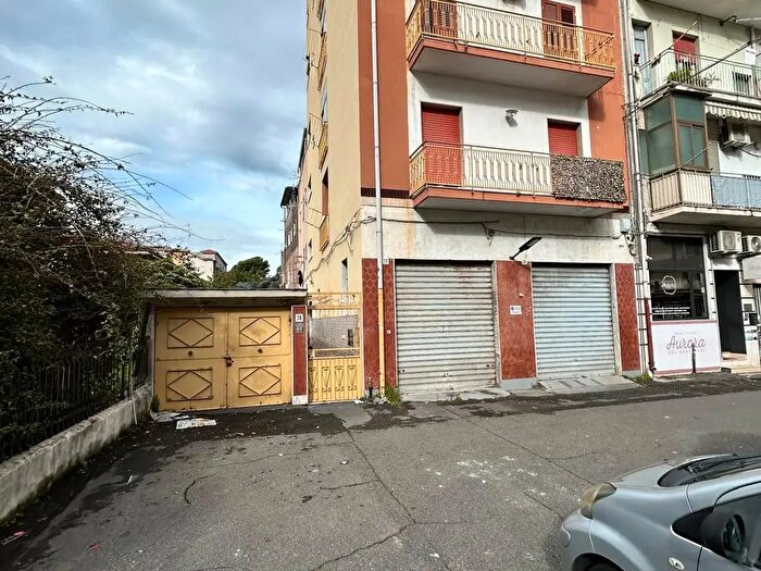 Appartamento trilocale in vendita in Via Michele Lessona, Catania